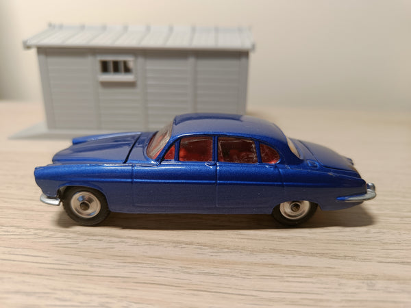 238 Jaguar Mk X in metallic dark blue