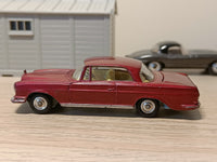 253 Mercedes-Benz 220SE in metallic cerise