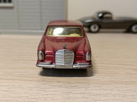 253 Mercedes-Benz 220SE in metallic cerise