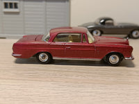253 Mercedes-Benz 220SE in metallic cerise