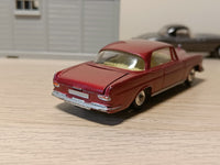 253 Mercedes-Benz 220SE in metallic cerise