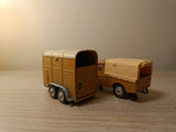 Gift Set 2 Land Rover and Pony Trailer in fawn (1)
