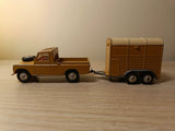 Gift Set 2 Land Rover and Pony Trailer in fawn (2)