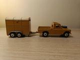 Gift Set 2 Land Rover and Pony Trailer in fawn (2)