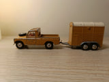 Gift Set 2 Land Rover and Pony Trailer in fawn (3)