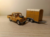 Gift Set 2 Land Rover and Pony Trailer in fawn (3)
