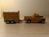 Gift Set 2 Land Rover and Pony Trailer in fawn (3)