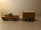 Gift Set 2 Land Rover and Pony Trailer in fawn (4)