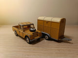 Gift Set 2 Land Rover and Pony Trailer in fawn (4)