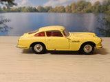 218 Aston Martin DB4 yellow with free spinning wheels