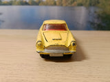 218 Aston Martin DB4 yellow with free spinning wheels