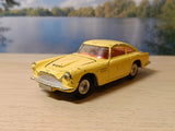 218 Aston Martin DB4 yellow with free spinning wheels
