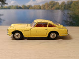 218 Aston Martin DB4 yellow with free spinning wheels