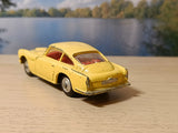 218 Aston Martin DB4 yellow with free spinning wheels