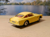 218 Aston Martin DB4 yellow with free spinning wheels