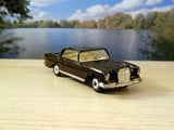 230 Mercedes-Benz 220SE in black