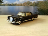 230 Mercedes-Benz 220SE in black
