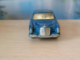 253 Mercedes-Benz 220SE in metallic blue