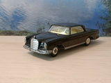 230 Mercedes-Benz 220SE in black