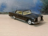 230 Mercedes-Benz 220SE in black