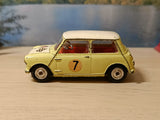 227 Morris Mini-Cooper in primrose / white