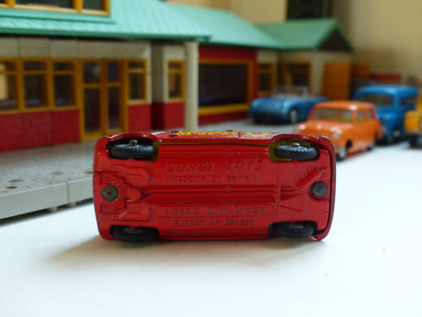 Corgi Toys original - Morris Mini Minor bleu clair intérieur rouge référence 226 Corgi Toys original - Morris Mini Minor bleu clair intérieur rouge référence 226