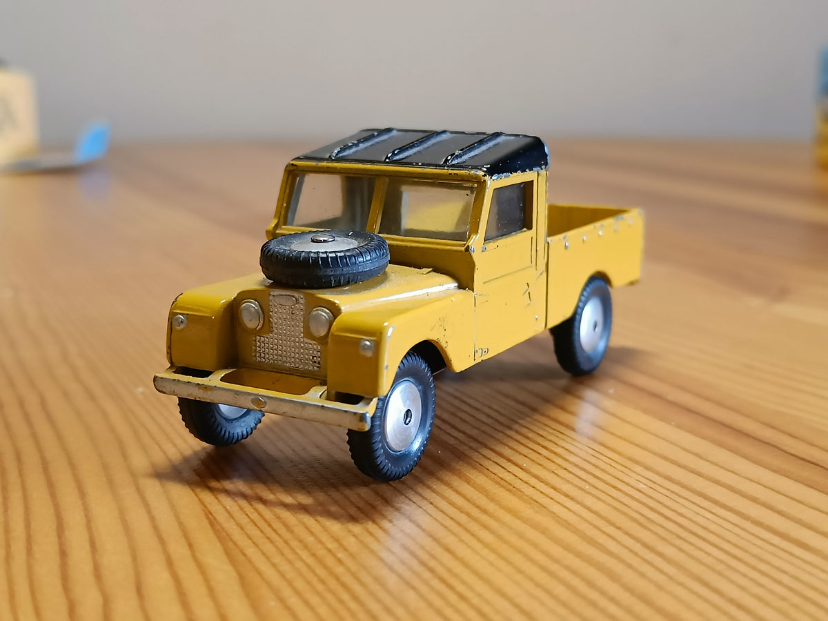 406 Land Rover 1 – Corgi Toys