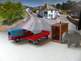 Gift Set 19 Chipperfields Land Rover with Elephant Trailer