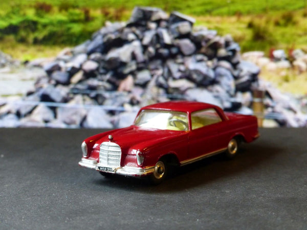 230 Mercedes-Benz 220SE cerise with original box