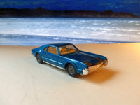 264 Oldsmobile Toronado in bright blue-turquoise with tow bar