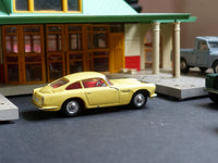 218 Aston Martin DB4 yellow with free spinning wheels