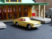 218 Aston Martin DB4 yellow with free spinning wheels