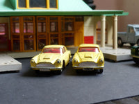 218 Aston Martin DB4 yellow with free spinning wheels
