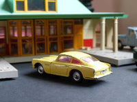 218 Aston Martin DB4 yellow with free spinning wheels