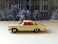 230 Mercedes-Benz 220SE in cream