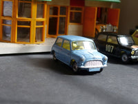 226 Morris Mini Minor pale blue, yellow interior