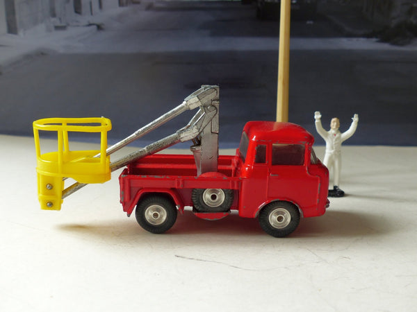 Gift Set 14 Hydraulic Tower Wagon with workman and lamp standard