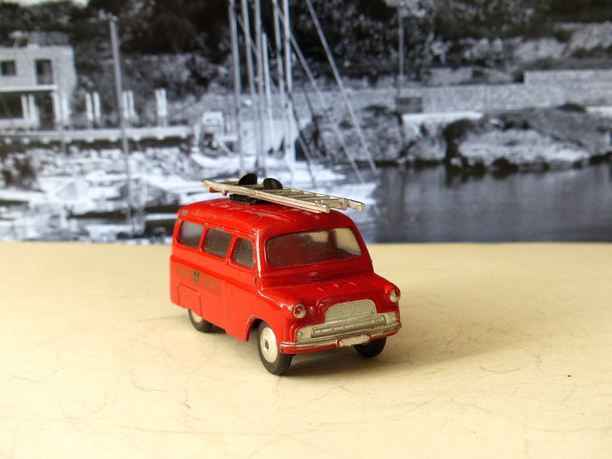 423 Bedford CA Fire Tender MkII – Corgi Toys