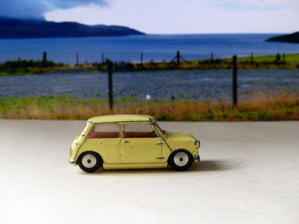 225 Austin Seven pale yellow on 226 base