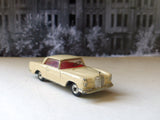 230 Mercedes-Benz 220SE in cream