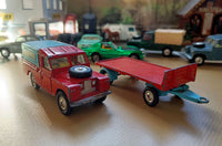 Gift Set 19 Chipperfields Land Rover and Elephant Trailer