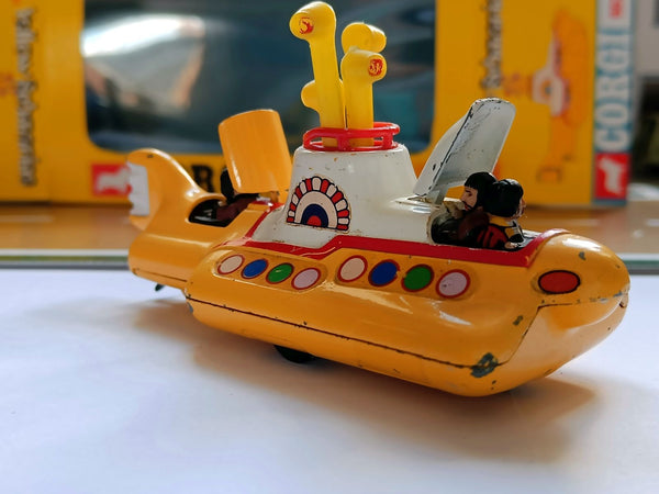 803 The Beatles' Yellow Submarine – Corgi Toys