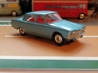 252 Rover 2000 in steel blue