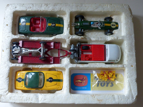 GS37 Lotus Racing Set (poor box but complete)