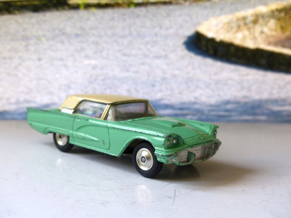 214 Ford Thunderbird Hard Top *rare late edition* – Corgi Toys