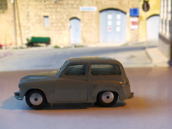 206M Hillman Husky in grey