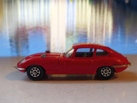 374 Jaguar E Type 4.2 in red