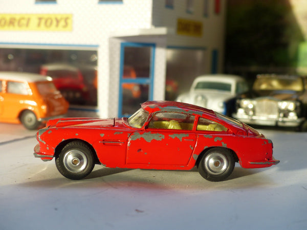 218 Aston Martin DB4 red *rare with fixed shaped wheels*