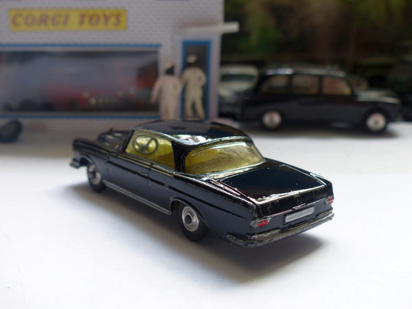 230 Mercedes-Benz 220SE black – Corgi Toys