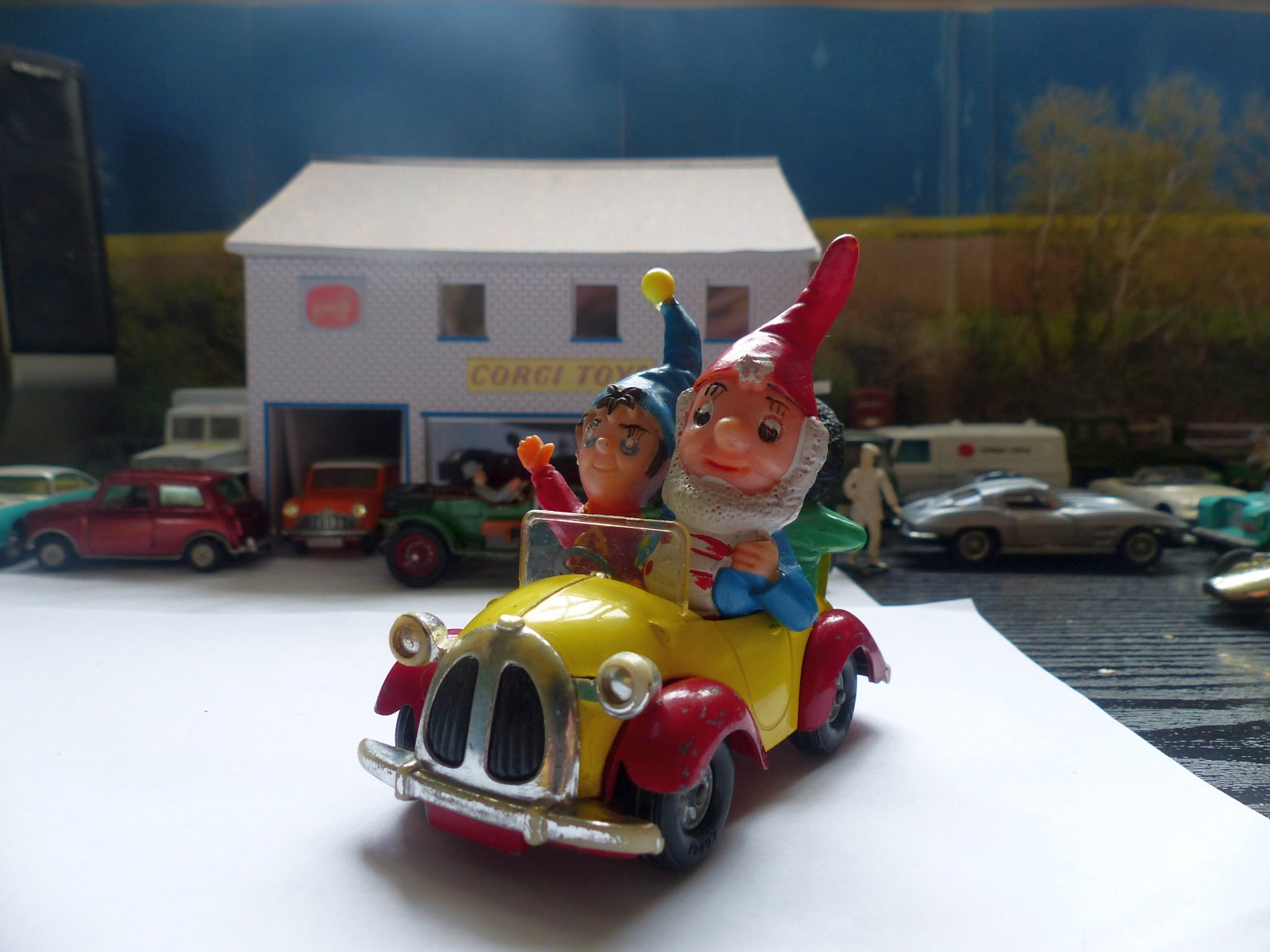801 Noddy Car with rare first issue Golly and box – Corgi Toys 801 Noddy Car with rare first issue Golly and box – Corgi Toys